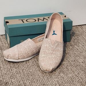 Toms Cream Peony Foil Shell Print Alpargata With Woven Texture